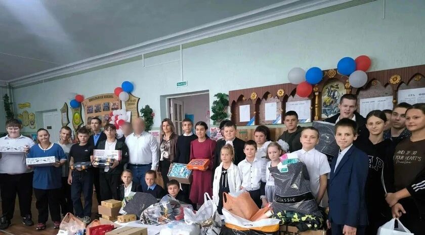 Сотрудники Управления ФСБ России по ЛНР передали Кленовой специальной школе-интернату насосные станции для водоснабжения, строительные материалы, наборы для творчества, а также провели урок мужества для воспитанников...
