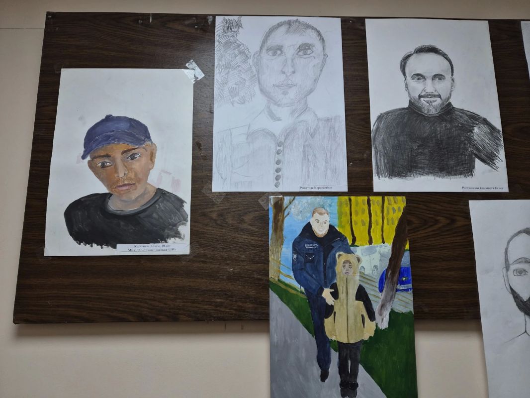 В Новоайдарской школе искусств прошла выставка творческих работ ко Дню отца В Новоайдарской школе искусств прошла выставка творческих работ ко Дню отца