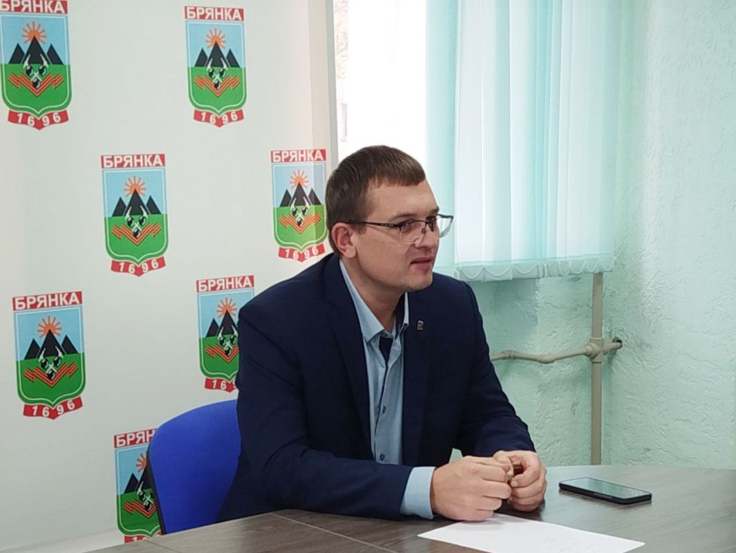 Евгений Морозов: Встретился с тренерами и воспитанниками спортивных секций Брянки — по грекоримской борьбе, муайтай, гандболу и футболу Евгений Морозов: Встретился с тренерами и воспитанниками спортивных секций Брянки — по грекоримской борьбе, муайтай, гандболу и футболу