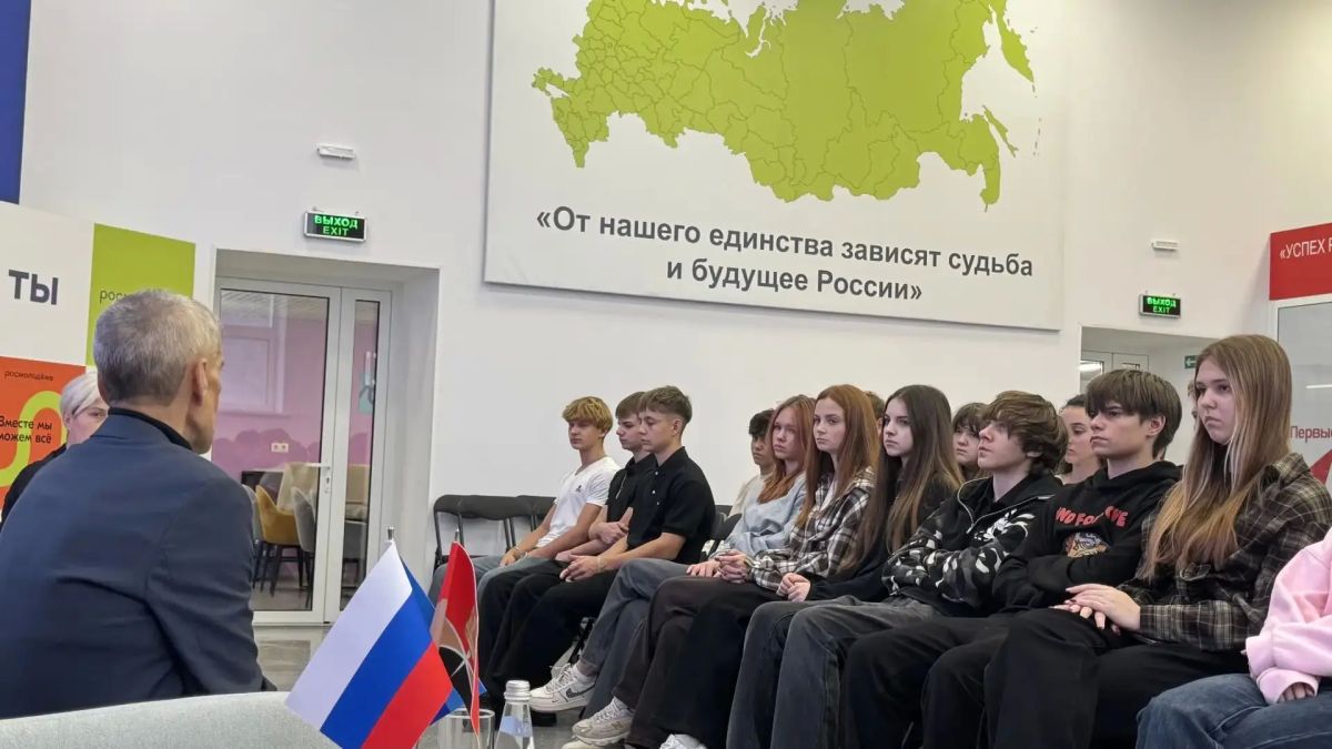 В молодёжном центре состоялась встреча в рамках проекта «Диалог с Героями»! В молодёжном центре состоялась встреча в рамках проекта «Диалог с Героями»!