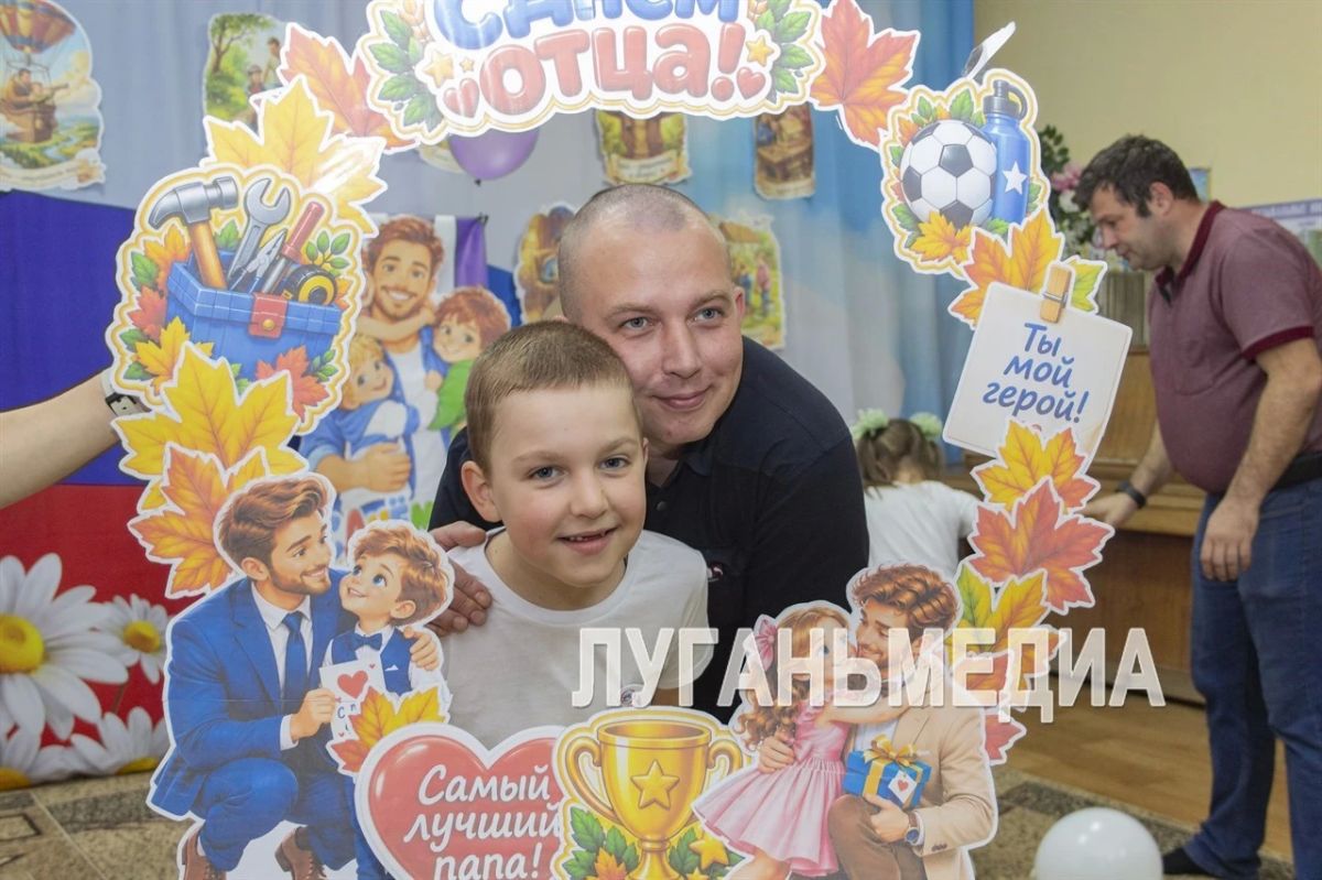 В Луганске прошли спортивные эстафеты, посвященные празднованию Дня отца В Луганске прошли спортивные эстафеты, посвященные празднованию Дня отца
