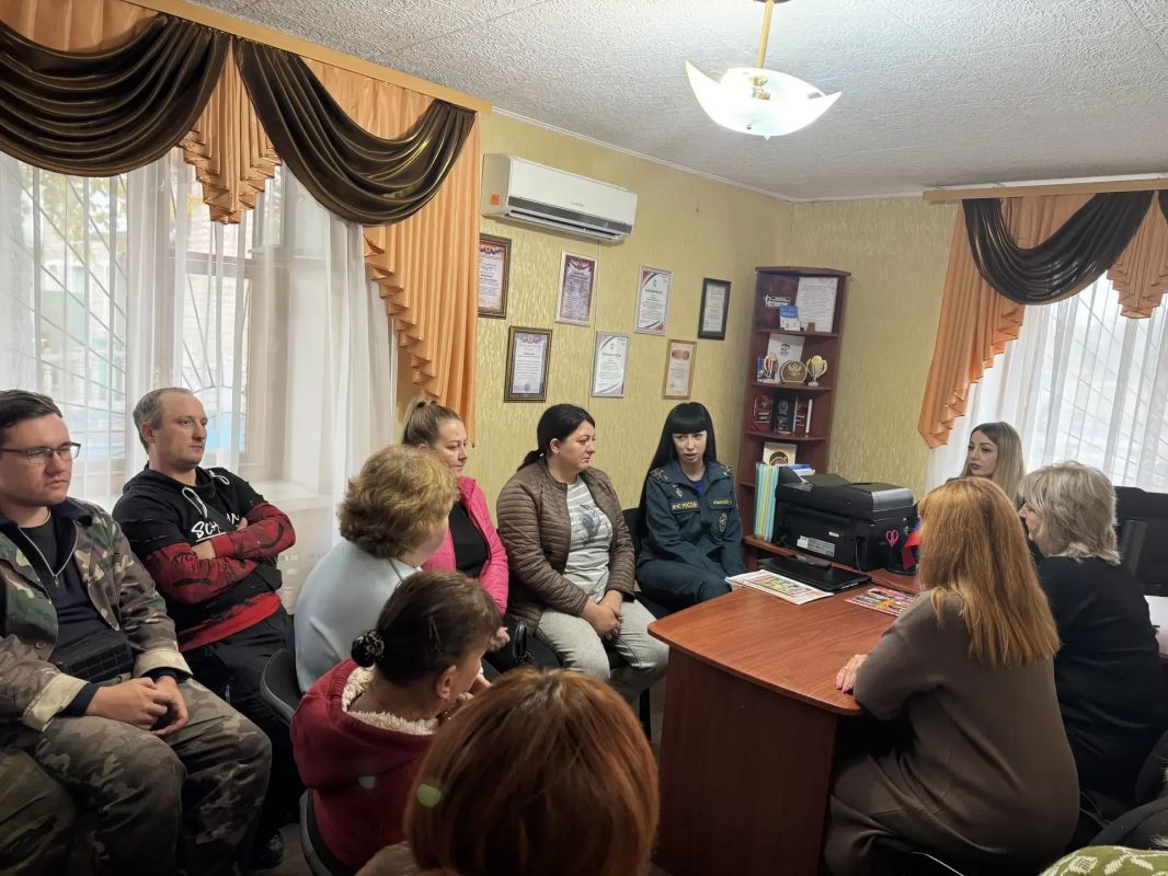 В пгт Кленовый прошла встреча с жителями поселка В пгт Кленовый прошла встреча с жителями поселка