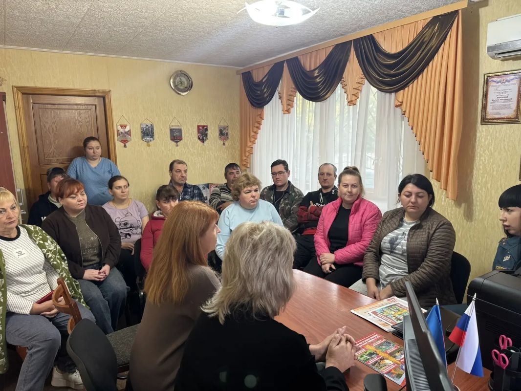В пгт Кленовый прошла встреча с жителями поселка В пгт Кленовый прошла встреча с жителями поселка