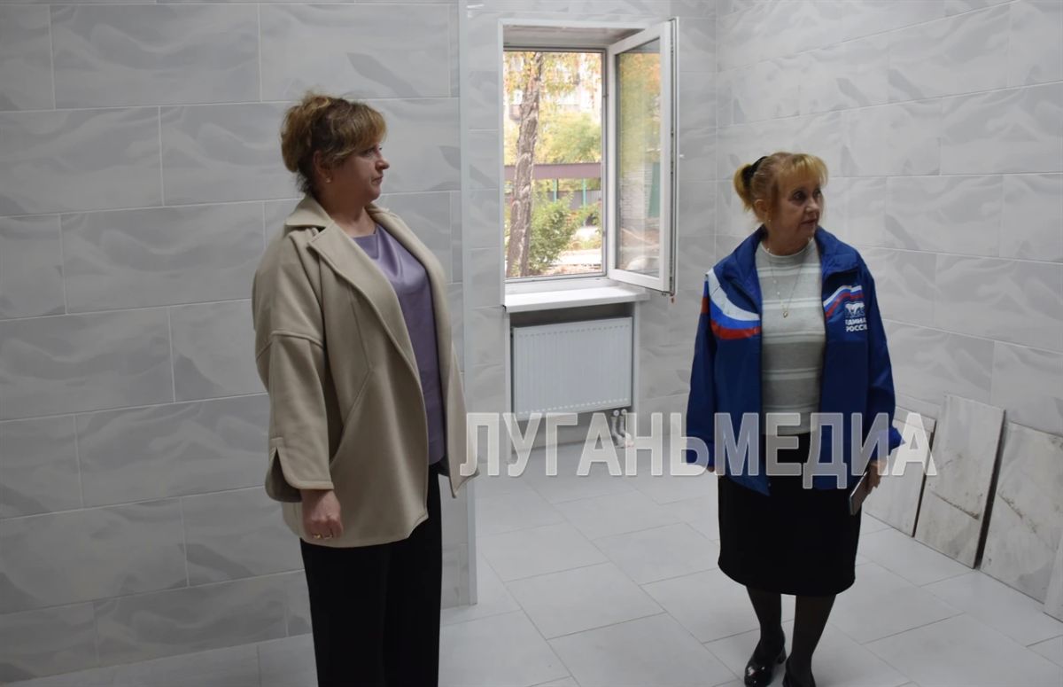 В Брянке единороссы провели инспектирование хода ремонтных работ в дошкольном подразделении УВК № 6 В Брянке единороссы провели инспектирование хода ремонтных работ в дошкольном подразделении УВК № 6
