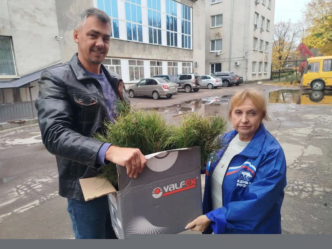 В рамках акции «Эстафета добрых дел» партии «Единая Россия» Администрация городского округа город Брянка получила саженцы сосны В рамках акции «Эстафета добрых дел» партии «Единая Россия» Администрация городского округа город Брянка получила саженцы сосны