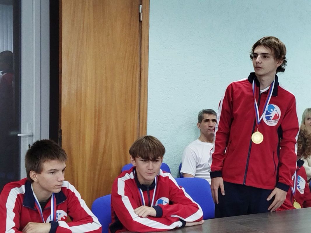 Евгений Морозов: Встретился с тренерами и воспитанниками спортивных секций Брянки — по грекоримской борьбе, муайтай, гандболу и футболу Евгений Морозов: Встретился с тренерами и воспитанниками спортивных секций Брянки — по грекоримской борьбе, муайтай, гандболу и футболу