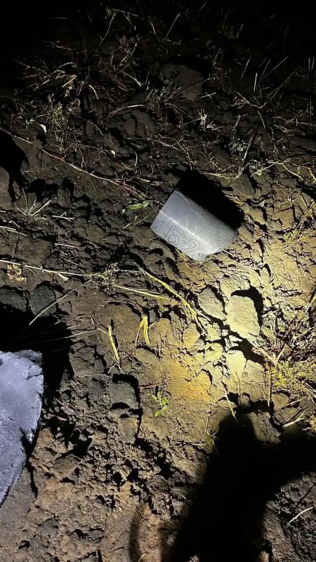 Появились кадры с последствиями удара ВСУ по рейсовому микроавтобусу Лисичанск - Краснодар, при котором погиб водитель, 10 пассажиров, предварительно, получили ранения Появились кадры с последствиями удара ВСУ по рейсовому микроавтобусу Лисичанск - Краснодар, при котором погиб водитель, 10 пассажиров, предварительно, получили ранения