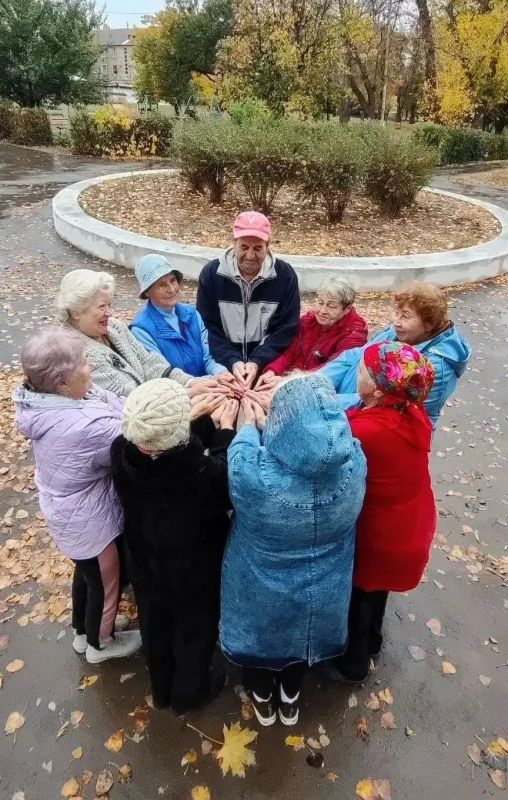 В Лутугинском КЦСОН прошло занятие по пальчиковой гимнастике для старшего поколения В Лутугинском КЦСОН прошло занятие по пальчиковой гимнастике для старшего поколения