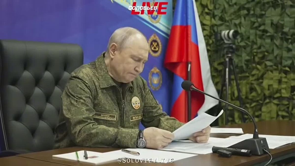 Владимир Путин посетил вспомогательный пункт управления Объединенной группировки войск
