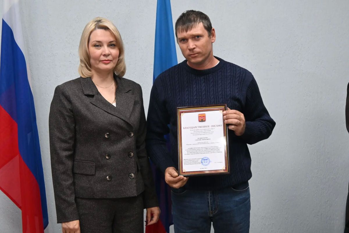 Врип главы Краснодонского муниципального округа Анна Гончарова поздравила с наступающим праздником работников дорожного хозяйства Врип главы Краснодонского муниципального округа Анна Гончарова поздравила с наступающим праздником работников дорожного хозяйства