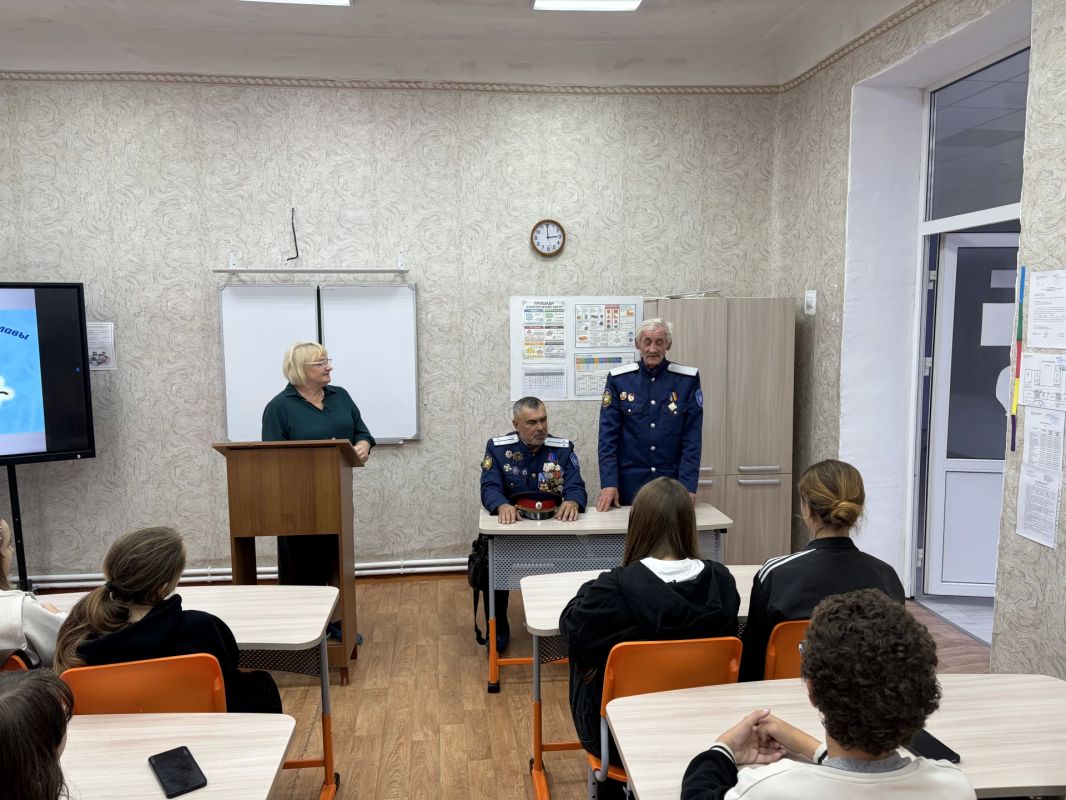 16 октября в УВК №1 с учащимися казачьего класса было проведено мероприятие «Святое дело – Родине служить», целью которого было знакомство с историей Дня памяти воинской казачьей славы, историей казачества, о воинской... 16 октября в УВК №1 с учащимися казачьего класса было проведено мероприятие «Святое дело – Родине служить», целью которого было знакомство с историей Дня памяти воинской казачьей славы, историей казачества, о воинской...