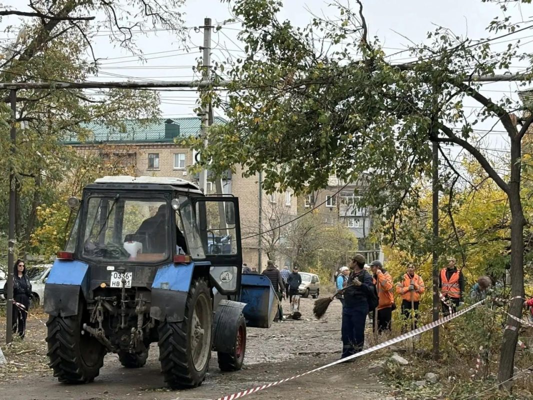 БПЛА ударил по многоэтажке в Красном Луче — обрушился подъезд, под завалами оказалась женщина БПЛА ударил по многоэтажке в Красном Луче — обрушился подъезд, под завалами оказалась женщина