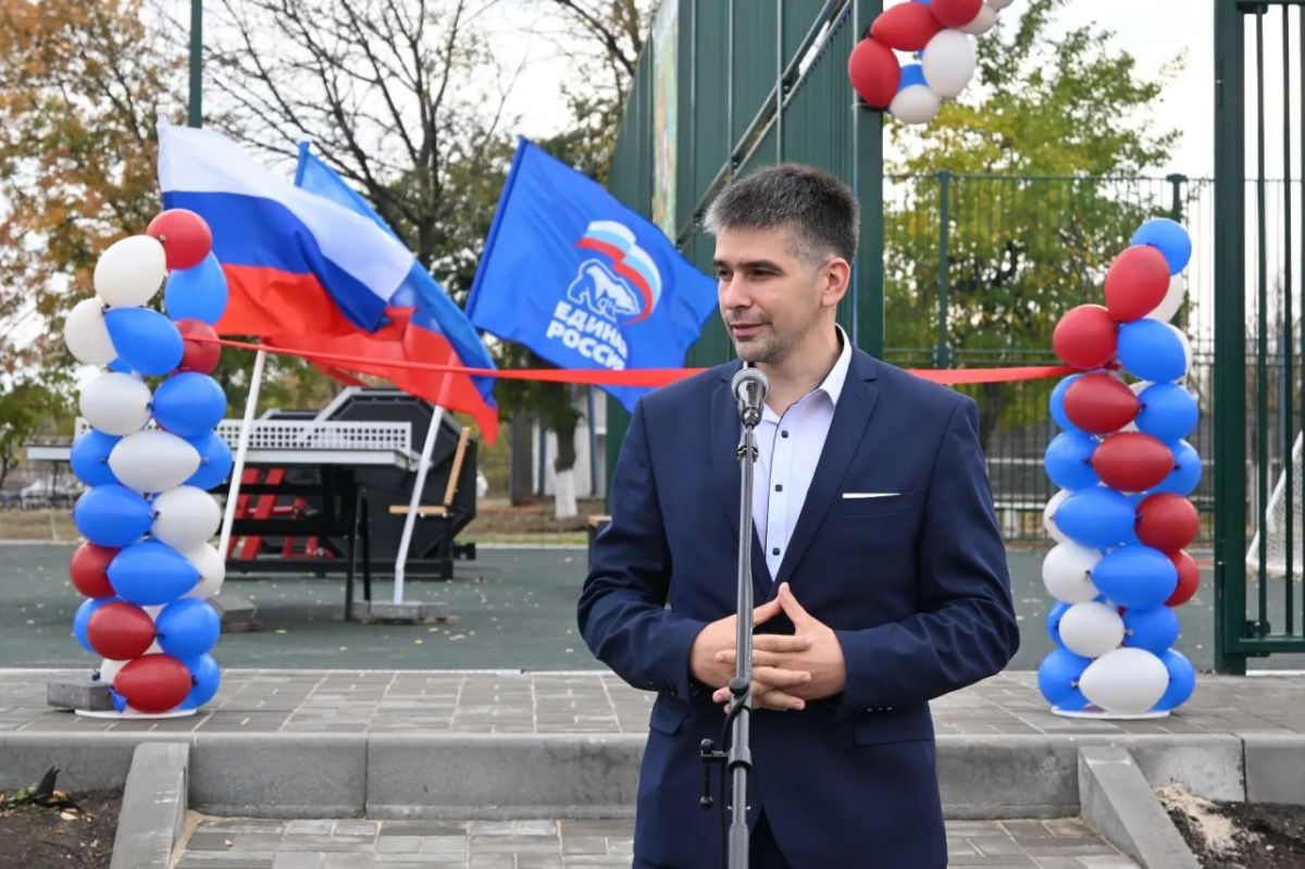 По народной программе Единой России на стадионе имени Ленинского комсомола в Краснодоне открыли По народной программе Единой России на стадионе имени Ленинского комсомола в Краснодоне открыли