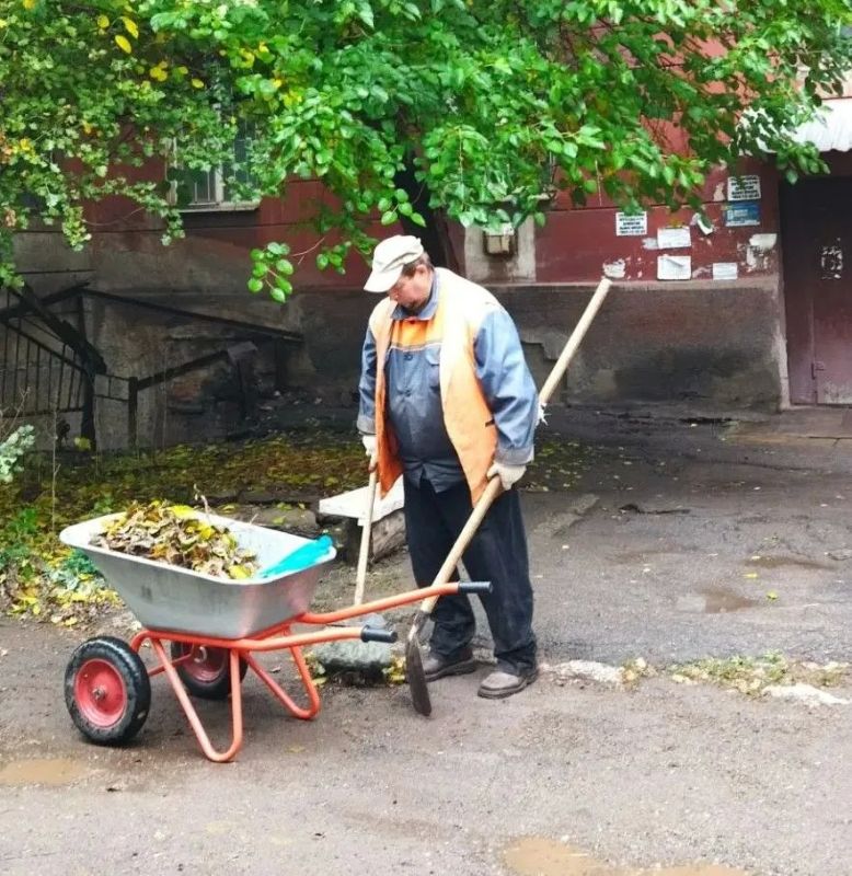 Коммунальными службами проведены работы на территории города Коммунальными службами проведены работы на территории города