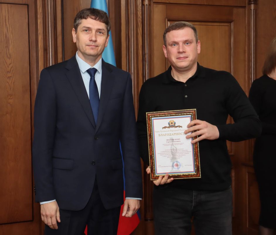 В ЛНР наградили работников сельского хозяйства и пищевой промышленности В ЛНР наградили работников сельского хозяйства и пищевой промышленности