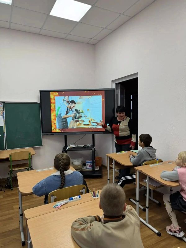 В МБУ "Лисичанский городской дворец культуры" прошло мероприятие ко Дню Отца В МБУ "Лисичанский городской дворец культуры" прошло мероприятие ко Дню Отца