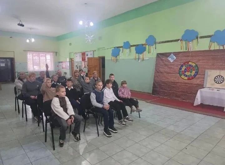 День отца в Михайловке: турнир по дартсу объединил поколения День отца в Михайловке: турнир по дартсу объединил поколения