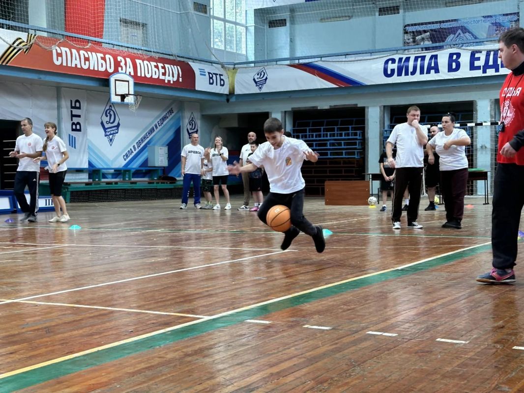В Луганске определили победителей республиканского конкурса «Мама, папа, я – спортивная семья!» В Луганске определили победителей республиканского конкурса «Мама, папа, я – спортивная семья!»