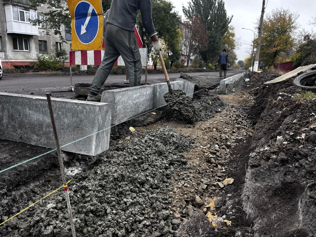 В Молодогвардейске продолжаются работы на улице Тюленина В Молодогвардейске продолжаются работы на улице Тюленина