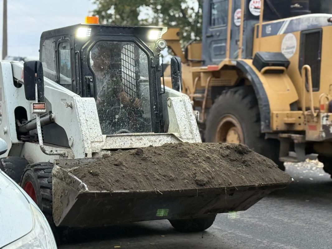 В Молодогвардейске продолжаются работы на улице Тюленина В Молодогвардейске продолжаются работы на улице Тюленина
