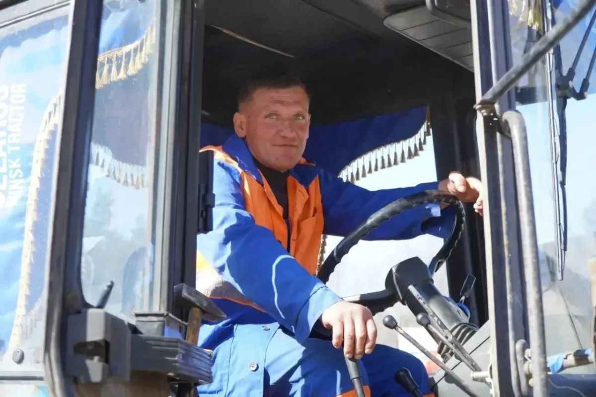 Леонид Пасечник поздравил работников дорожного хозяйства с профессиональным праздником