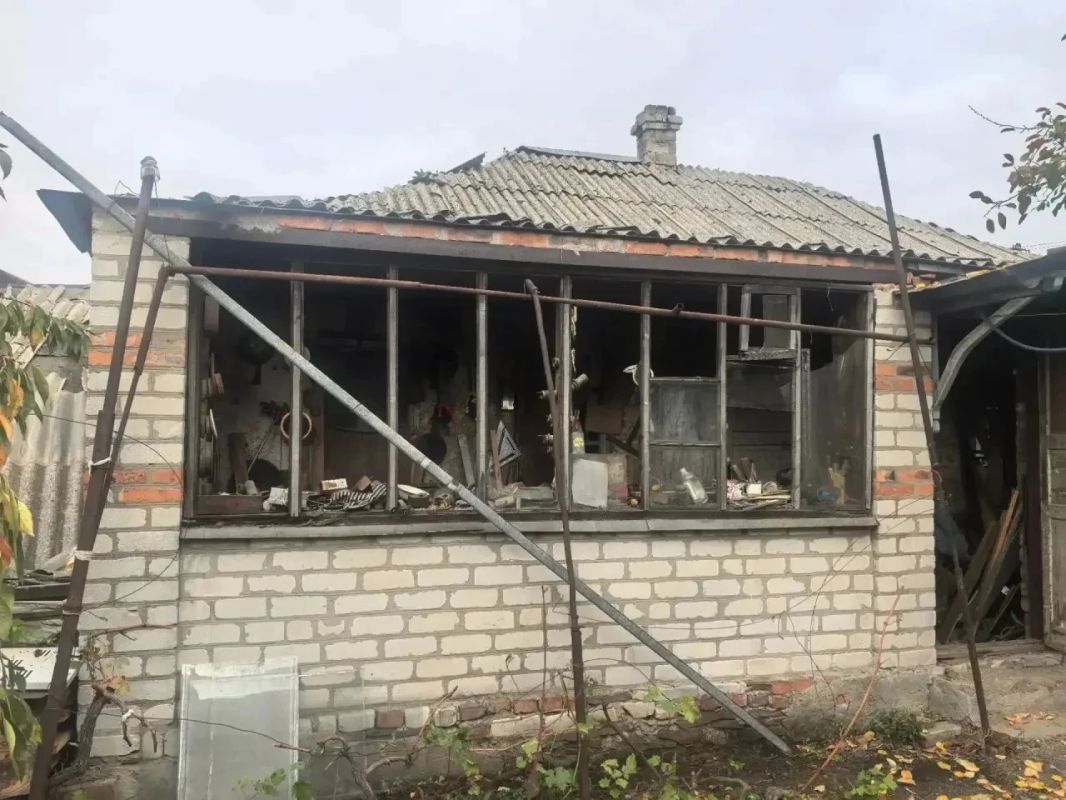 Били по людям, жилью и автомобилям: В ЛНР за сутки от атак ВСУ погибли три мирных жителя, ещё три ранены Били по людям, жилью и автомобилям: В ЛНР за сутки от атак ВСУ погибли три мирных жителя, ещё три ранены