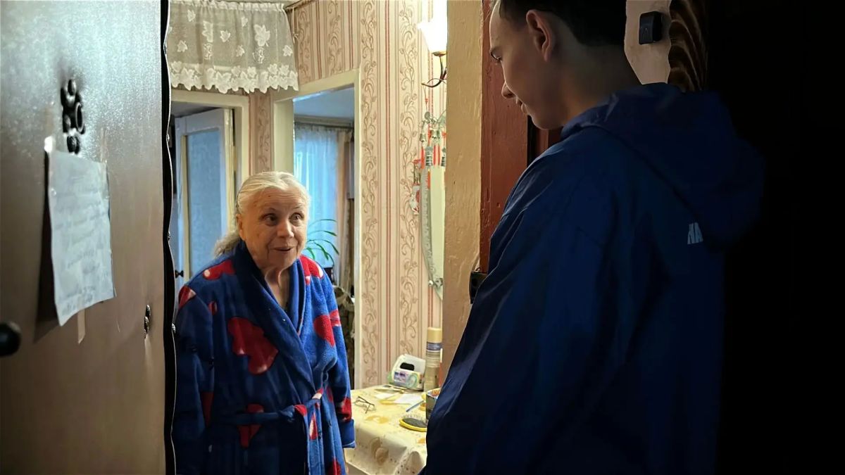 Помощь рядом: в Алчевске подвезли воду старшему поколению! Помощь рядом: в Алчевске подвезли воду старшему поколению!