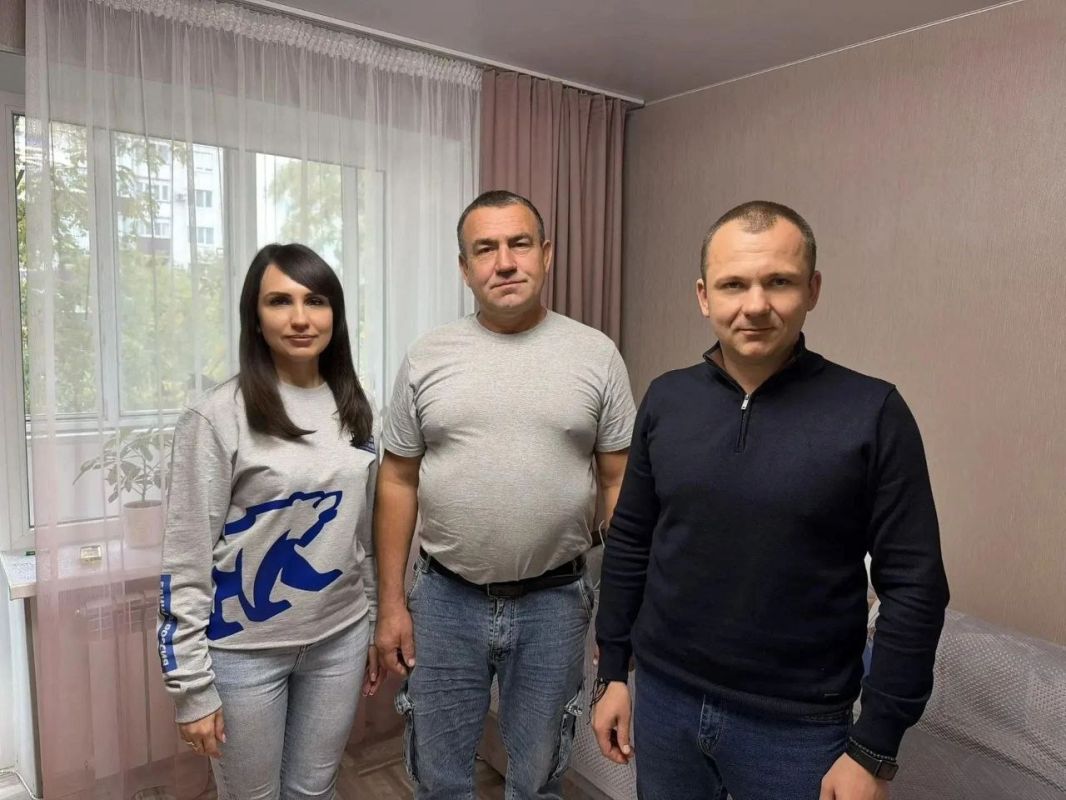 Воспитавшие Героев: в Северодонецке в День отца единороссы навестили родителей погибших бойцов Воспитавшие Героев: в Северодонецке в День отца единороссы навестили родителей погибших бойцов