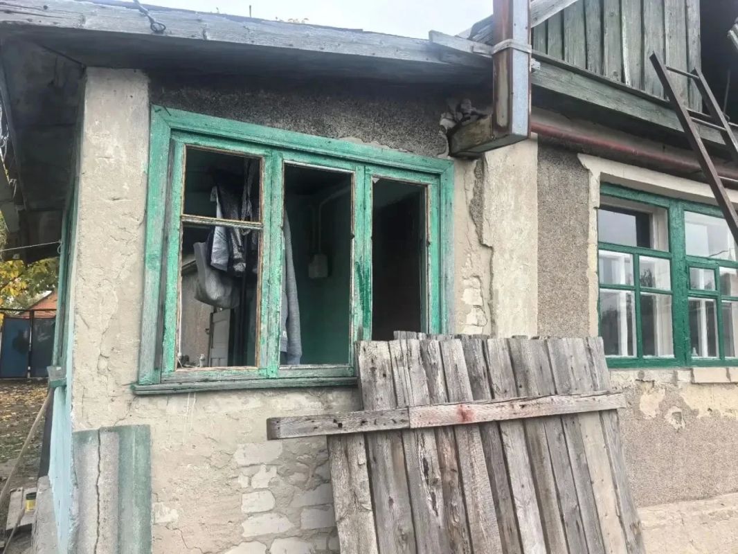 Били по людям, жилью и автомобилям: В ЛНР за сутки от атак ВСУ погибли три мирных жителя, ещё три ранены Били по людям, жилью и автомобилям: В ЛНР за сутки от атак ВСУ погибли три мирных жителя, ещё три ранены