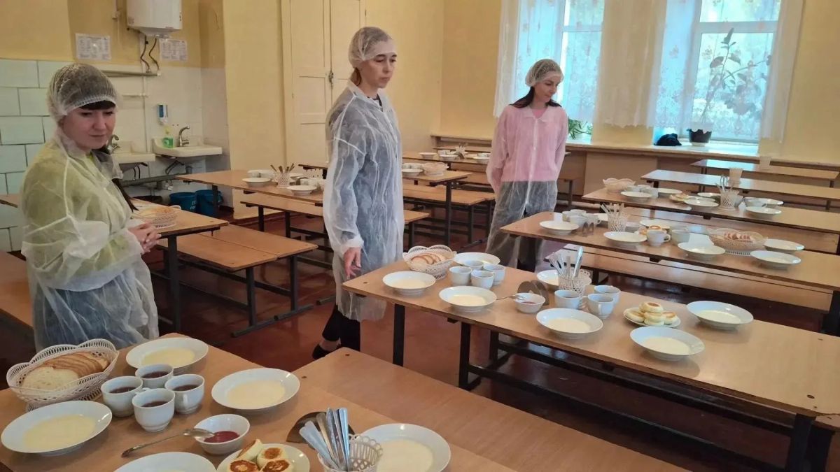В Лутугинской школе №1 прошёл родительский контроль питания В Лутугинской школе №1 прошёл родительский контроль питания