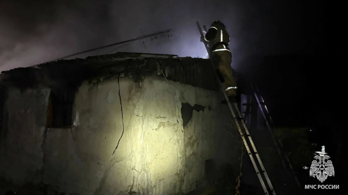 В Вахрушево при пожаре в частном доме пострадал мужчина