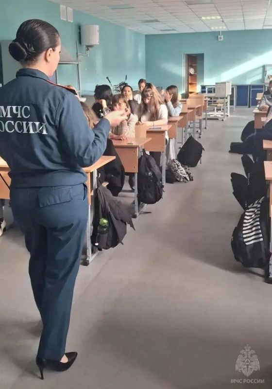 Не паниковать и грамотно действовать в любых чрезвычайных ситуациях! Не паниковать и грамотно действовать в любых чрезвычайных ситуациях!