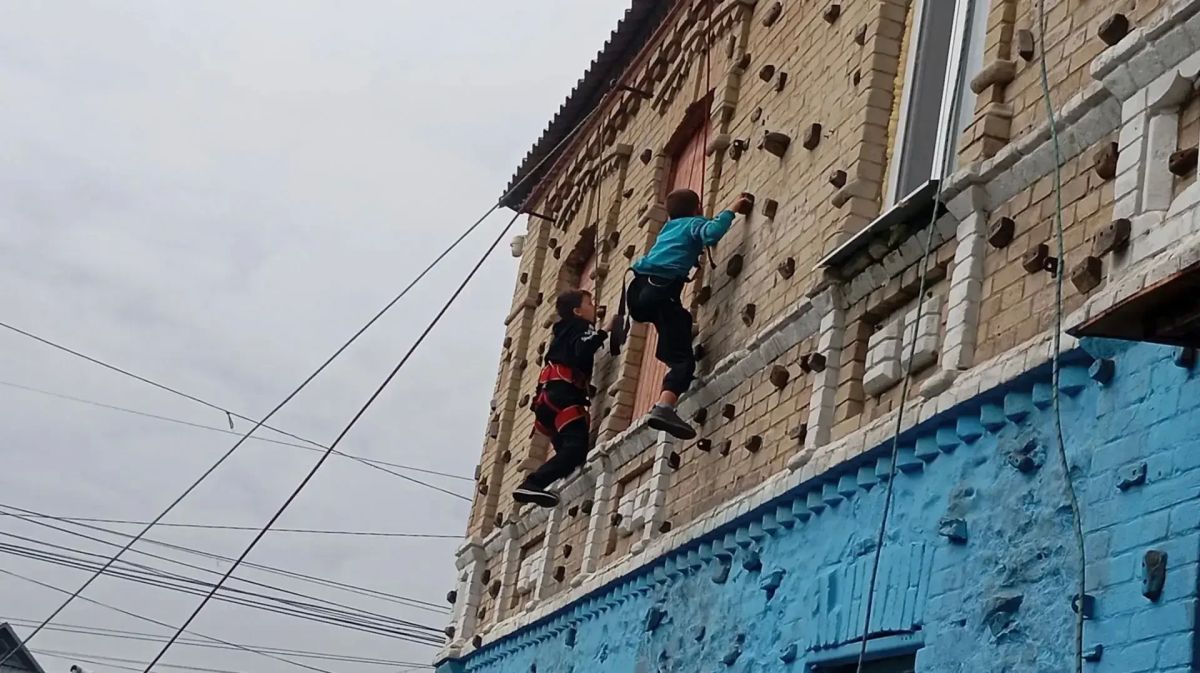 Традиционные осенние соревнования по скалолазанию прошли в Ровеньковском центре детского, юношеского туризма и краеведения Традиционные осенние соревнования по скалолазанию прошли в Ровеньковском центре детского, юношеского туризма и краеведения
