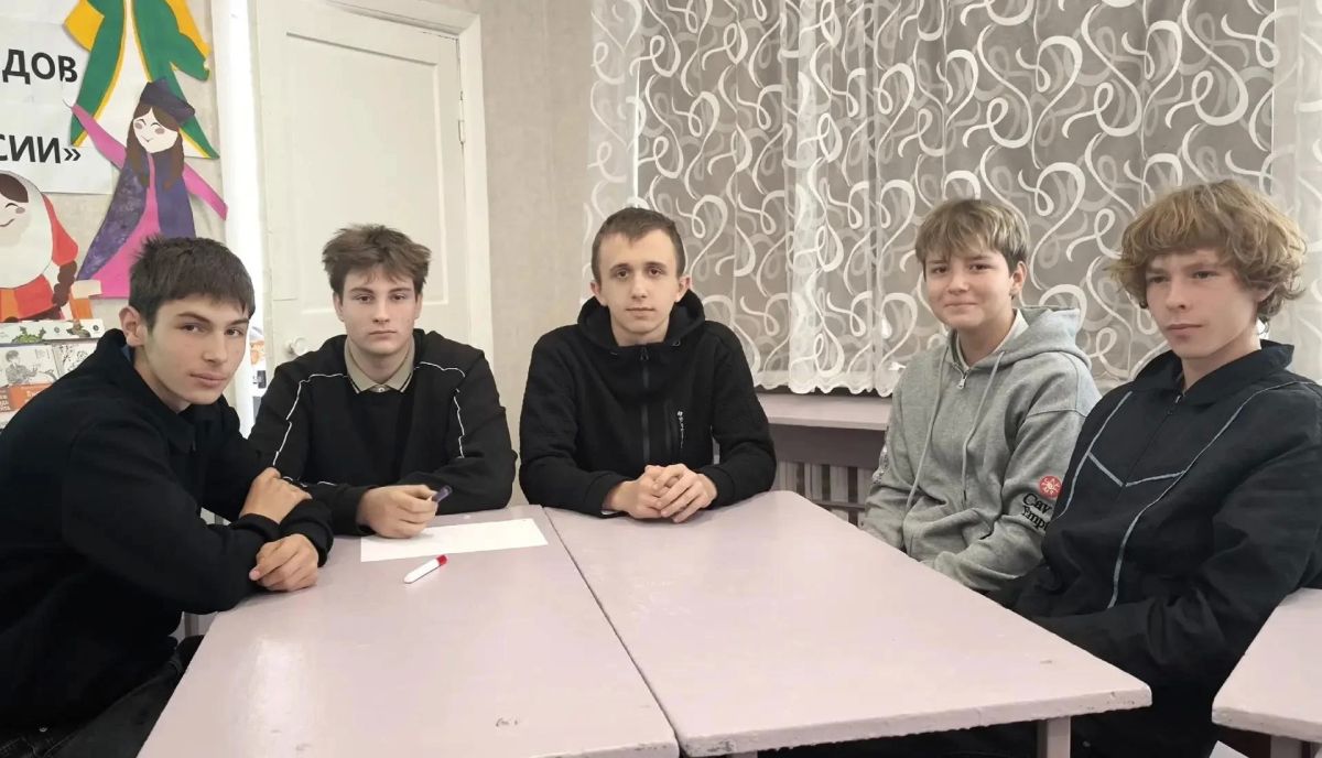 В Лутугинском колледже прошёл экранный квиз «Супер папа», посвящённый Дню отца В Лутугинском колледже прошёл экранный квиз «Супер папа», посвящённый Дню отца