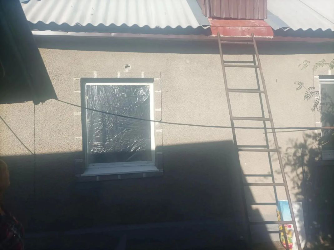 После утренней атаки ВСУ в Алмазной ЛНР повреждены жилые дома После утренней атаки ВСУ в Алмазной ЛНР повреждены жилые дома