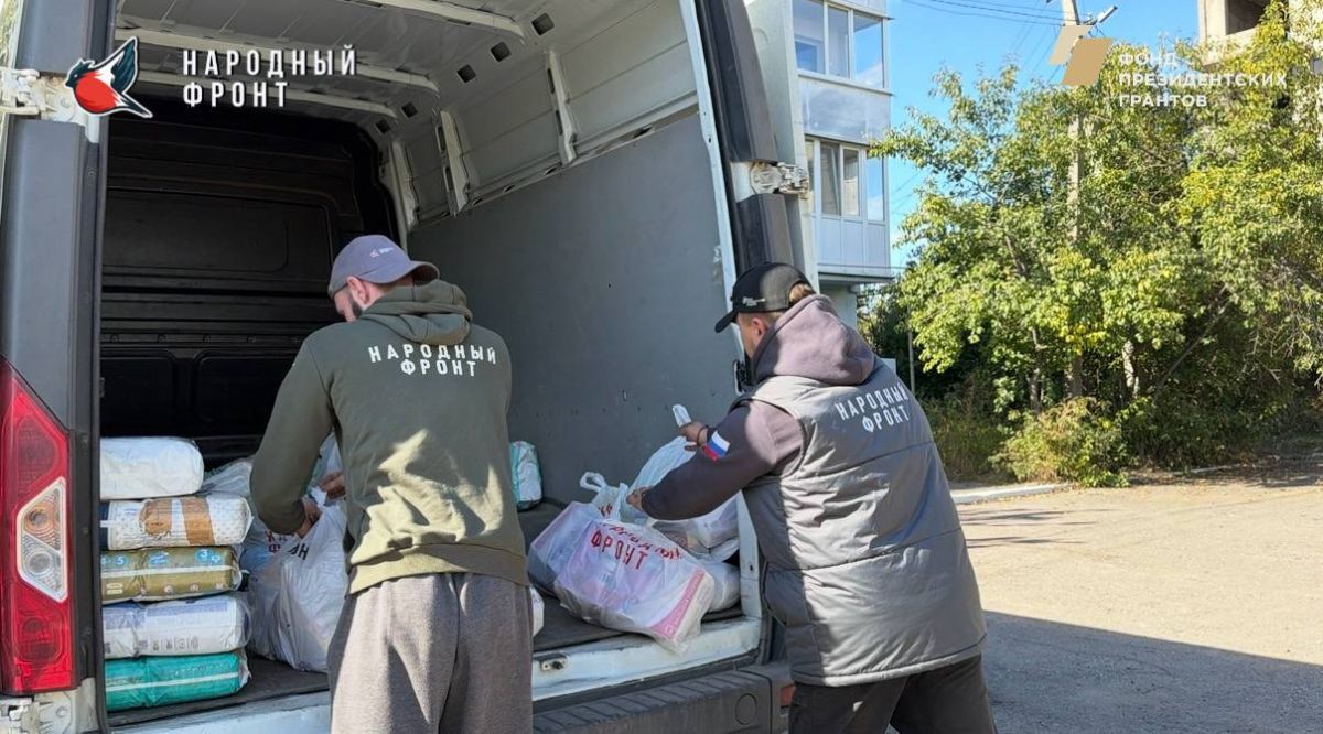 Снегири снова в деле!. Молодежка Народного Фронта совместно с РИК НФ ЛНР навестили пять многодетных семей.Ребята доставили гуманитарные наборы: продукты, гигиена, всё самое нужное Снегири снова в деле!. Молодежка Народного Фронта совместно с РИК НФ ЛНР навестили пять многодетных семей.Ребята доставили гуманитарные наборы: продукты, гигиена, всё самое нужное