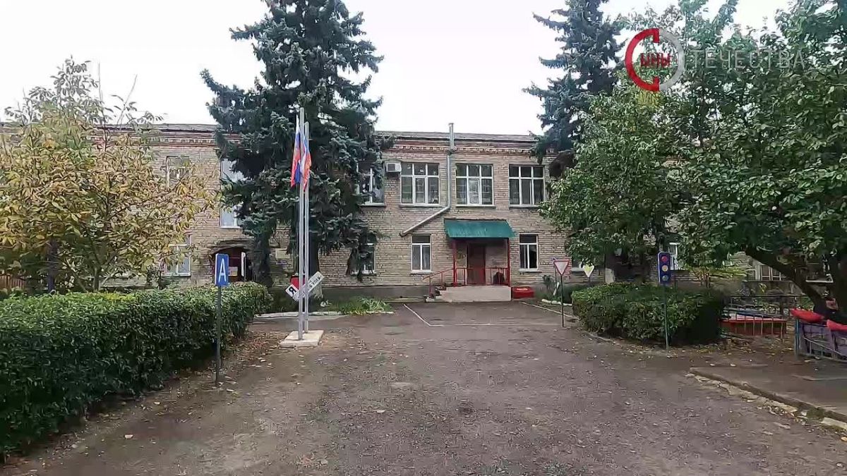 В луганском ясли-саду № 97 «Весёлый улей» состоялся праздничный утренник, главным событием которого стала торжественная церемония посвящения воспитанников в казачата