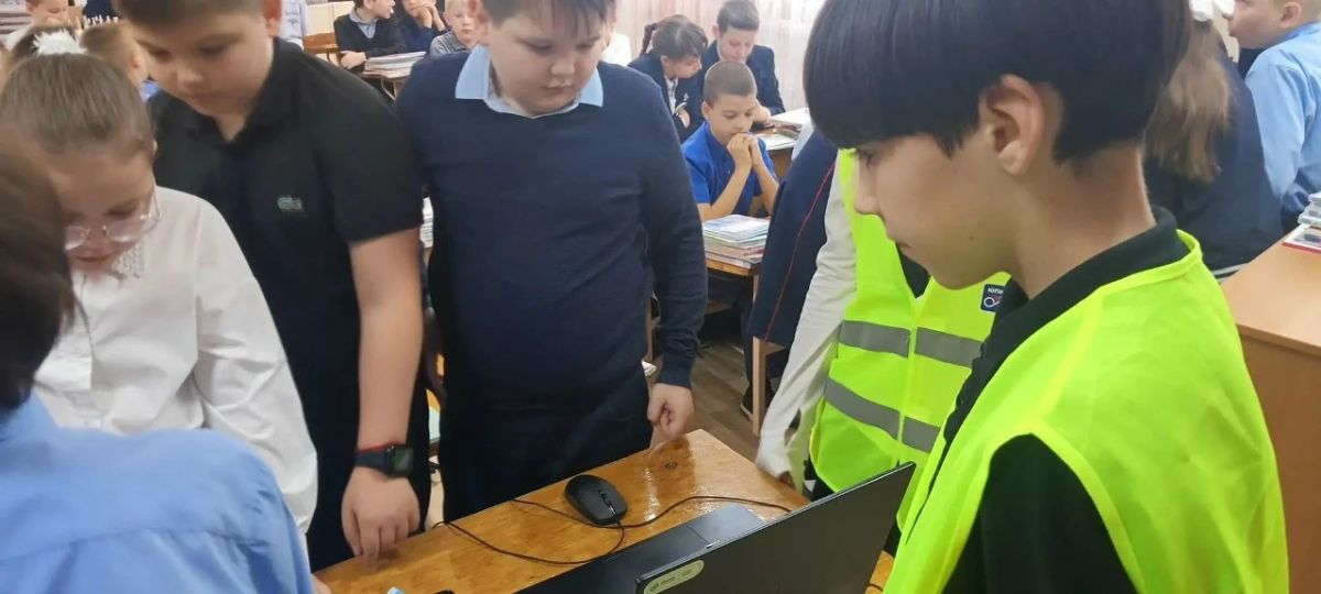 В Лутугинской школе №2 прошла викторина «Знатоки дорожного движения»