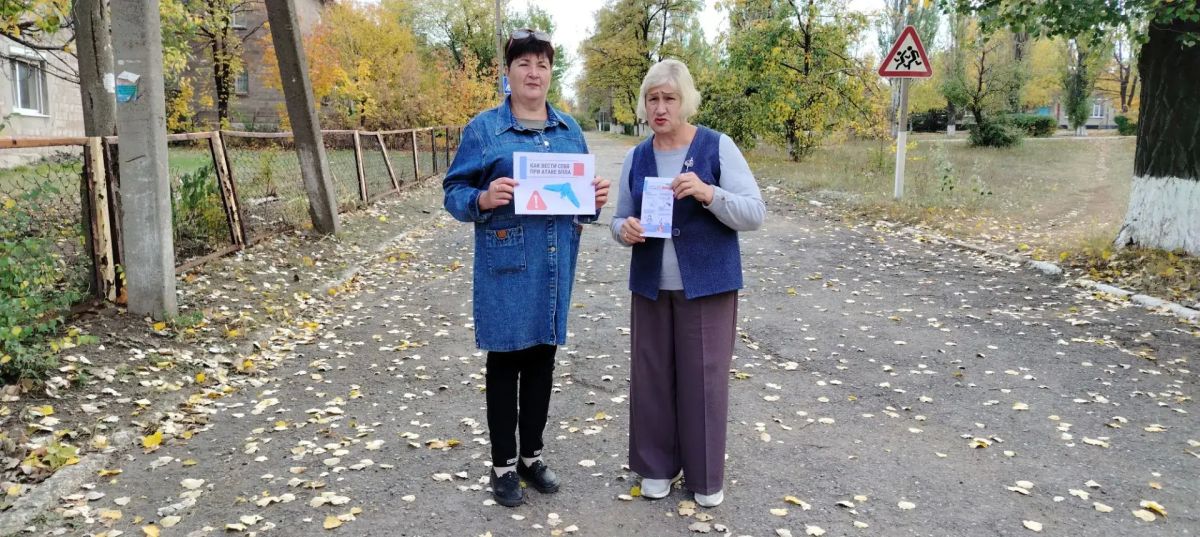 В Комиссаровке прошла информационная акция «Как вести себя при атаке БПЛА» В Комиссаровке прошла информационная акция «Как вести себя при атаке БПЛА»
