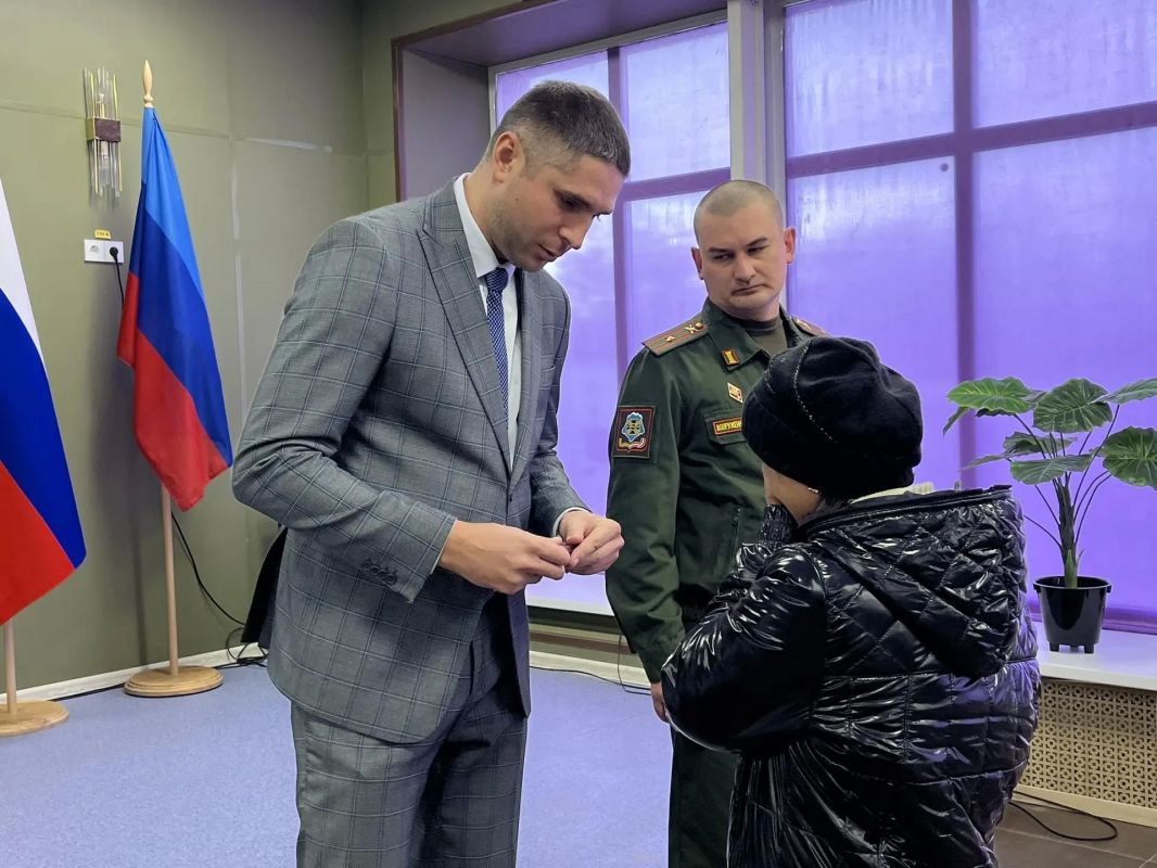 В Марковке передали Ордена Мужества семьям погибших Героев В Марковке передали Ордена Мужества семьям погибших Героев