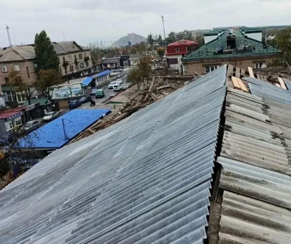 В Красном Луче закрыли тепловой контур дома, пострадавшего после атаки БПЛА В Красном Луче закрыли тепловой контур дома, пострадавшего после атаки БПЛА