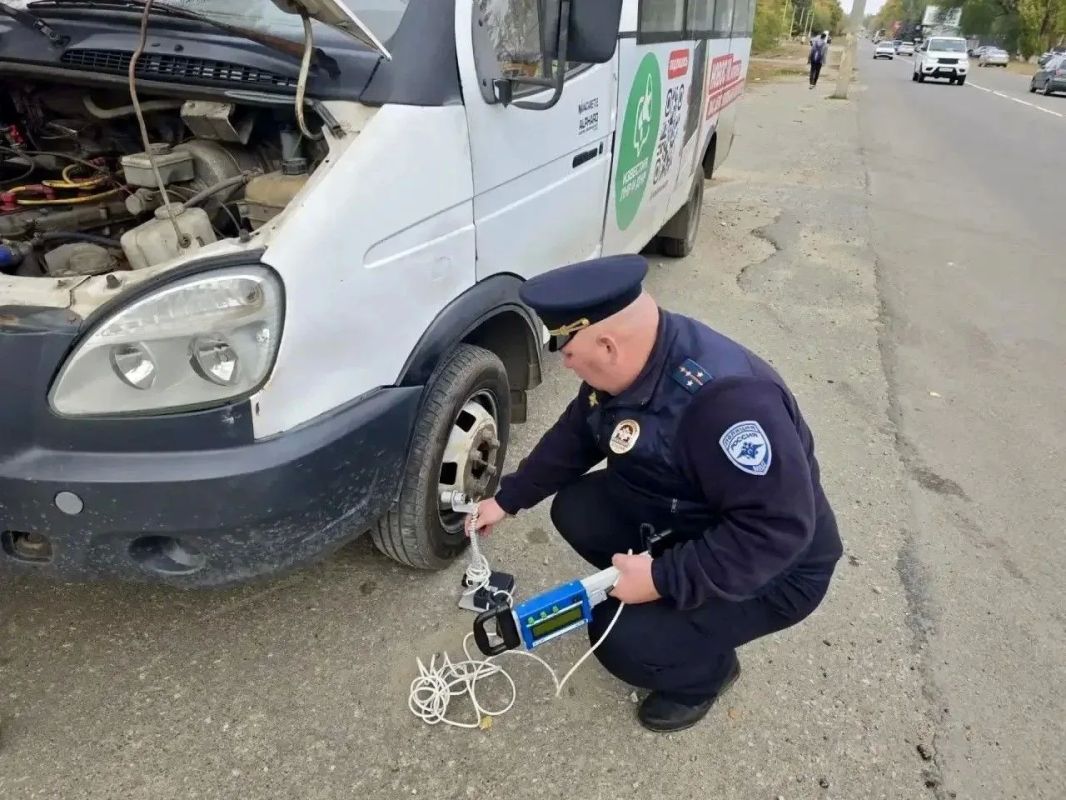 В Луганске сняли с маршрутов неисправные автобусы В Луганске сняли с маршрутов неисправные автобусы