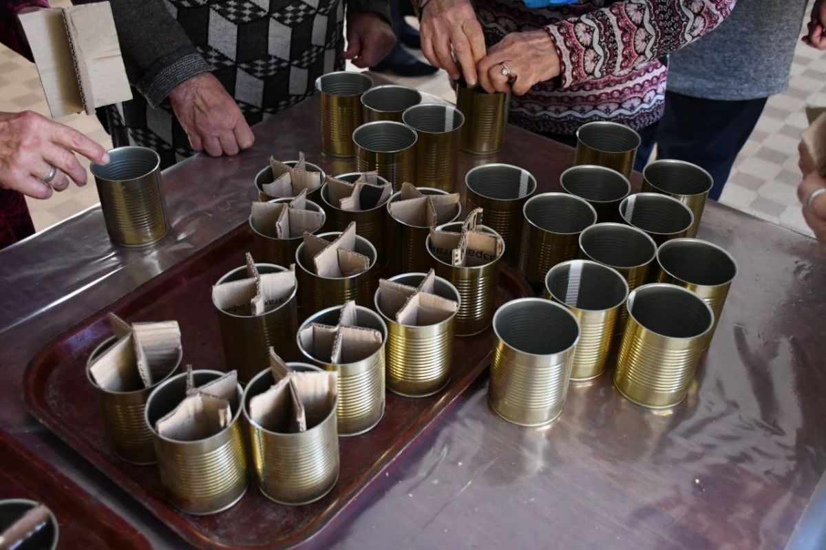 Мастер-класс добра: в Первомайске активисты «Единой России» и Союза женщин России изготовили окопные свечи для бойцов СВО Мастер-класс добра: в Первомайске активисты «Единой России» и Союза женщин России изготовили окопные свечи для бойцов СВО