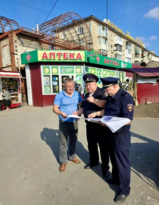 Дорожный надзор и дорожники проверили улицу Будённого в Луганске Дорожный надзор и дорожники проверили улицу Будённого в Луганске