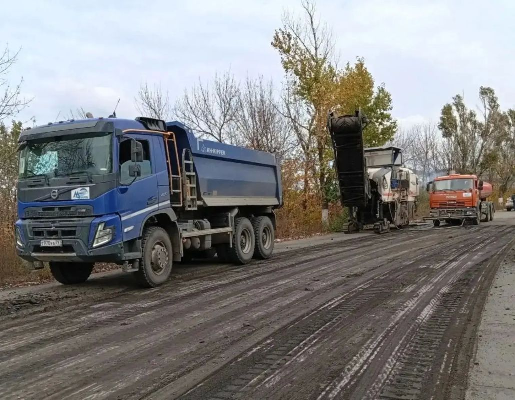В поселке Дубовский Антрацитовского м.о. продолжается капитальный ремонт дорог по Народной программе «Единой России» В поселке Дубовский Антрацитовского м.о. продолжается капитальный ремонт дорог по Народной программе «Единой России»