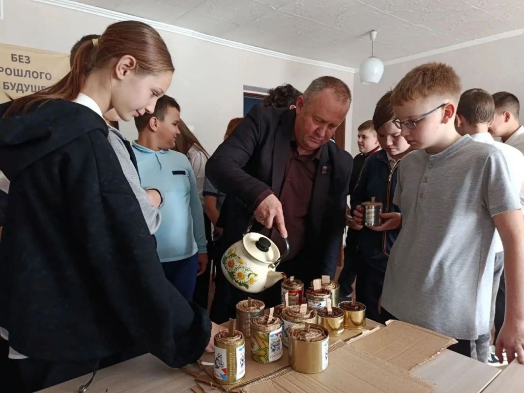 Тепло наших сердец — фронту: в Новоайдаре прошла акция «Окопная свеча» Тепло наших сердец — фронту: в Новоайдаре прошла акция «Окопная свеча»