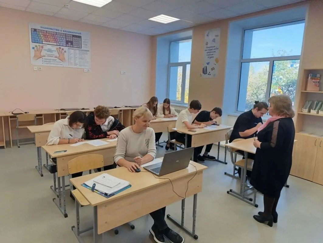 20 октября в ГБОУ ЛНР «Краснолучская школа №7» состоялась встреча сотрудников Территориального отделения Государственного казенного учреждения "Республиканский центр занятости населения Луганской Народной Республики" в... 20 октября в ГБОУ ЛНР «Краснолучская школа №7» состоялась встреча сотрудников Территориального отделения Государственного казенного учреждения "Республиканский центр занятости населения Луганской Народной Республики" в...