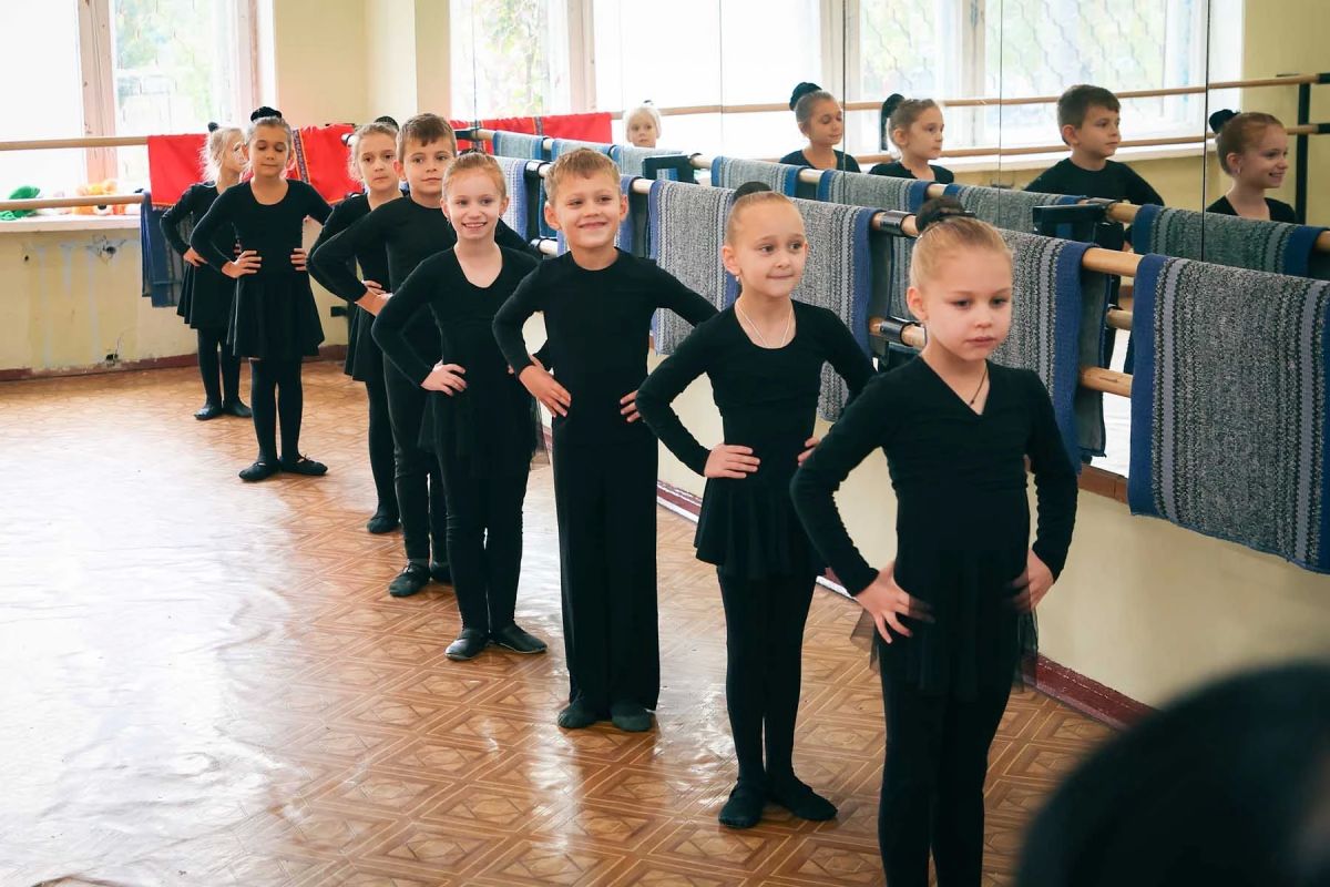 В МБУ ДО «РДШИ» на отделе хореографического искусства преподавателем Головенко Р. В. был проведён открытый урок по предмету «Ритмика» (концертмейстер Ерофеева В. С.) В МБУ ДО «РДШИ» на отделе хореографического искусства преподавателем Головенко Р. В. был проведён открытый урок по предмету «Ритмика» (концертмейстер Ерофеева В. С.)