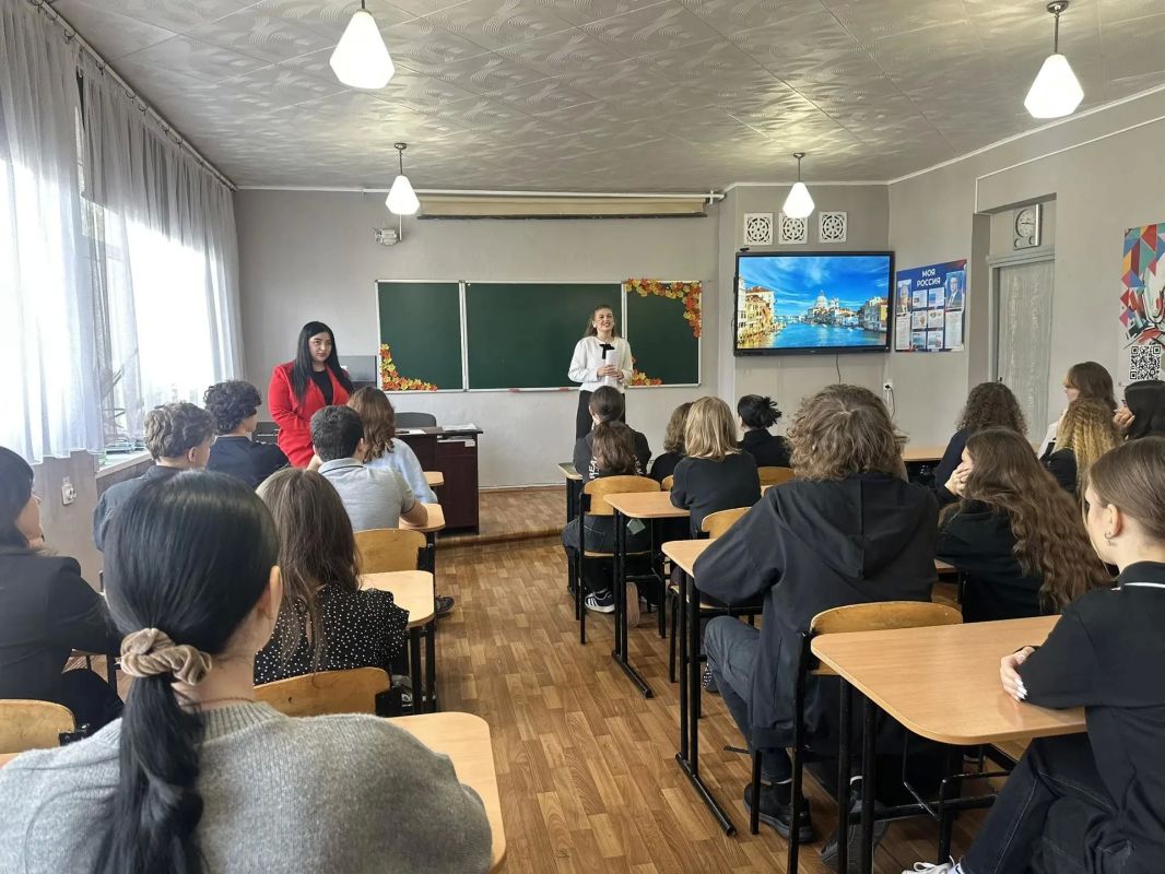 В ГБОУ ЛНР «Новосветловский учебно-воспитательный комплекс» и ГБОУ ЛНР «Молодогвардейская средняя школа №10 имени Героя Советского Союза Л.Г. Шевцовой» прошли профилактические мероприятия, направленные на повышение правовой... В ГБОУ ЛНР «Новосветловский учебно-воспитательный комплекс» и ГБОУ ЛНР «Молодогвардейская средняя школа №10 имени Героя Советского Союза Л.Г. Шевцовой» прошли профилактические мероприятия, направленные на повышение правовой...