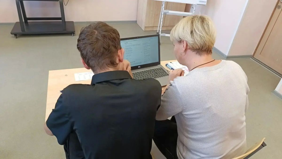 20 октября в ГБОУ ЛНР «Краснолучская школа №7» состоялась встреча сотрудников Территориального отделения Государственного казенного учреждения "Республиканский центр занятости населения Луганской Народной Республики" в...